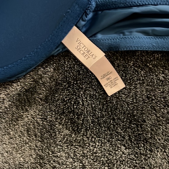 Victoria’s Secret Bra - Picture 4 of 4